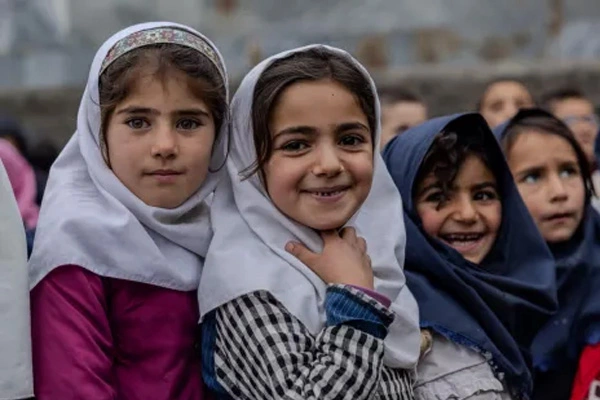 خوشحالی کودکان نیازمند ایرانی